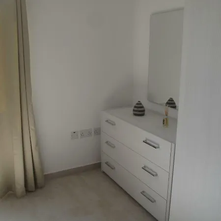 Let Me Host - Rue D'argens *