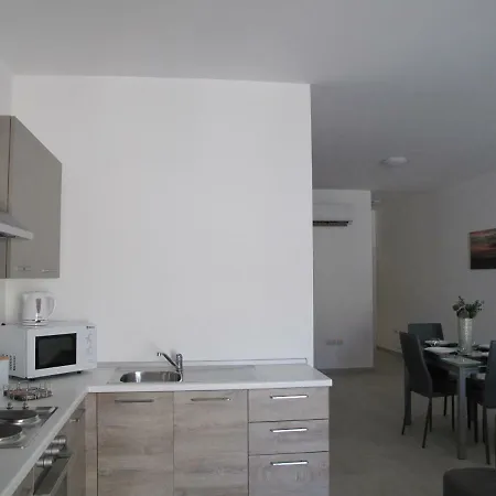 Let Me Host - Rue D'argens