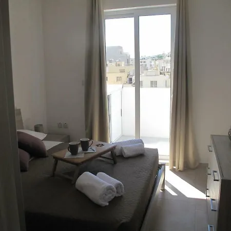 Let Me Host - Rue D'argens アパート グジラ